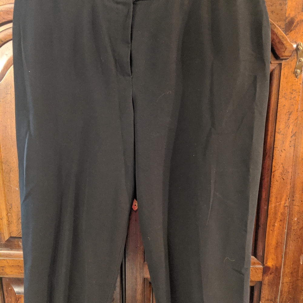 Black capris